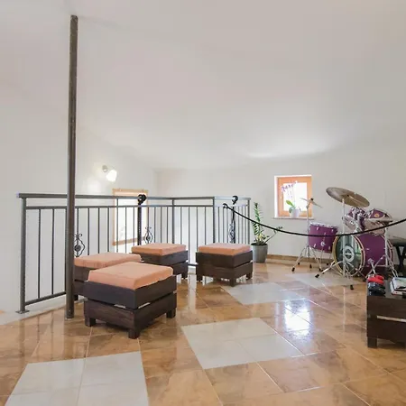 Five-bedroom In Vinjani Donji *