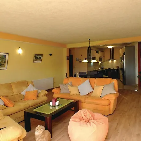 In Vinjani Donji With Wifi Holiday home