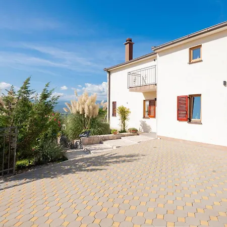 Five-bedroom In Vinjani Donji Majici