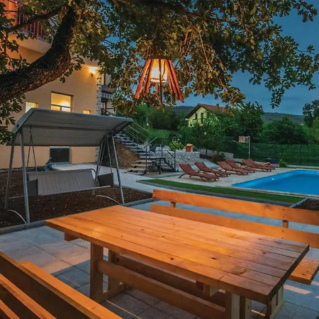 Five-bedroom In Vinjani Donji Ferienhaus *