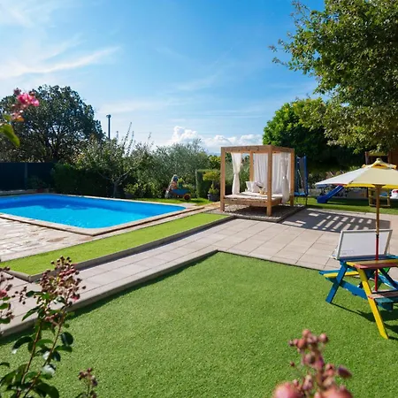 Five-bedroom In Vinjani Donji Majici