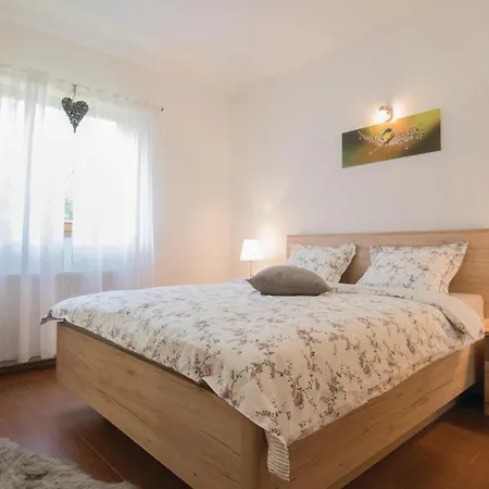 Five-bedroom In Vinjani Donji * Majici