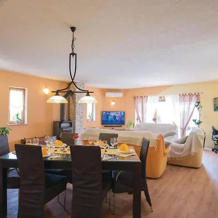 Five-bedroom In Vinjani Donji Majici