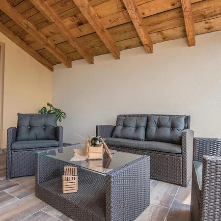 Five-bedroom In Vinjani Donji Ferienhaus *