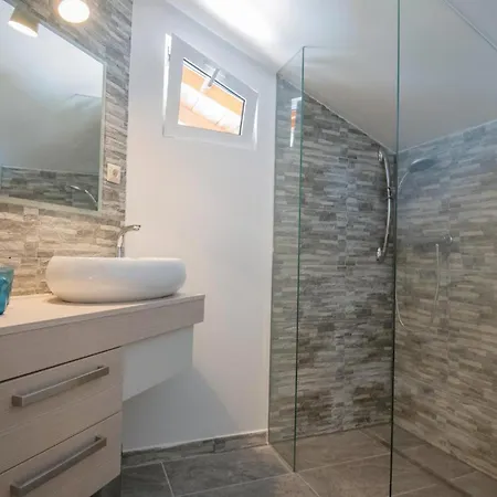 Five-bedroom In Vinjani Donji Ferienhaus Majici