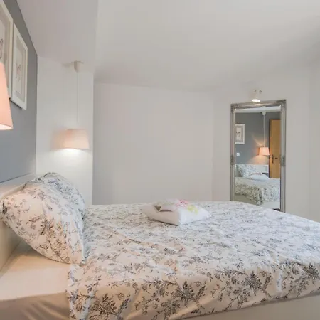Ferienhaus Five-bedroom In Vinjani Donji Majici